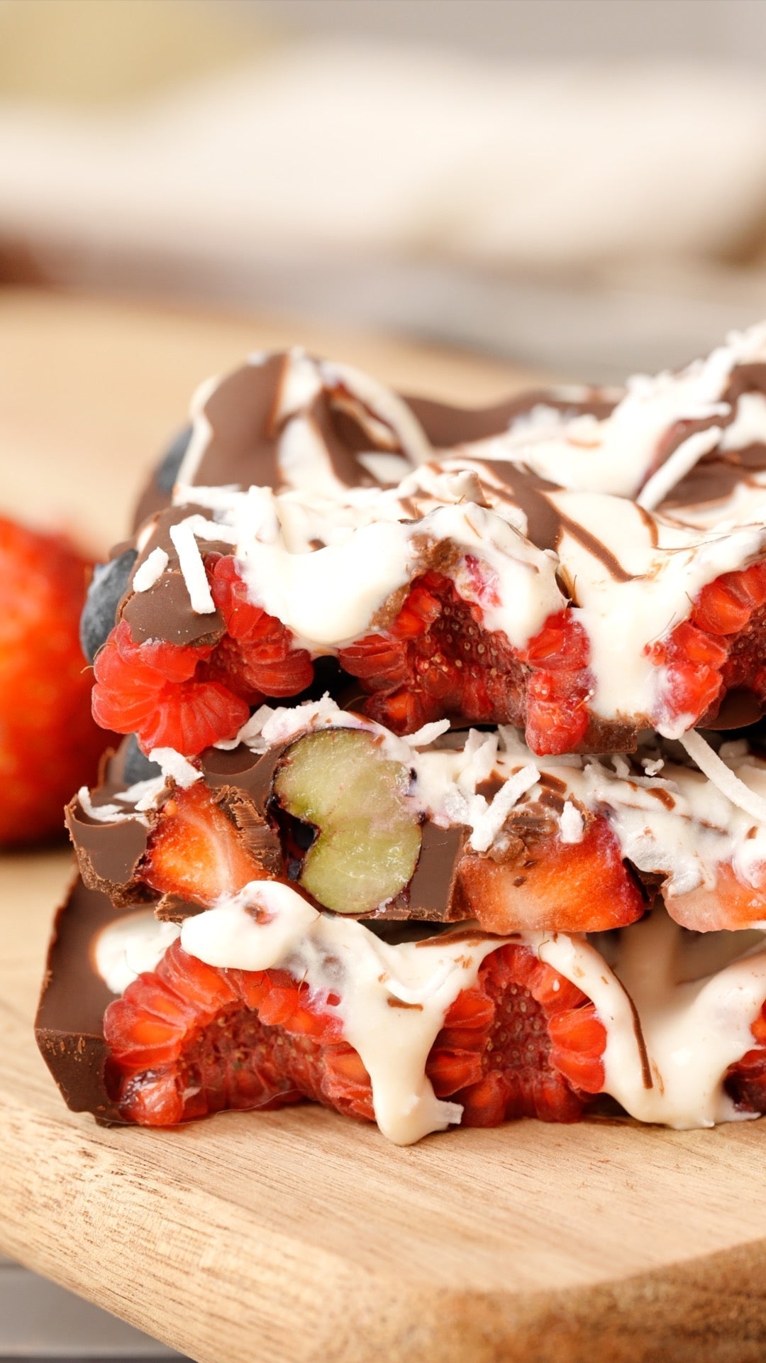 Berry Yoghurt Chocolate Bar - Nuzest UK